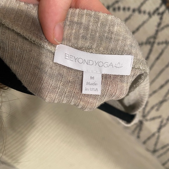 Perfect condition! Beyond Yoga Your Line Buttoned Pullover Size M (fits like S) - Picture 5 of 5